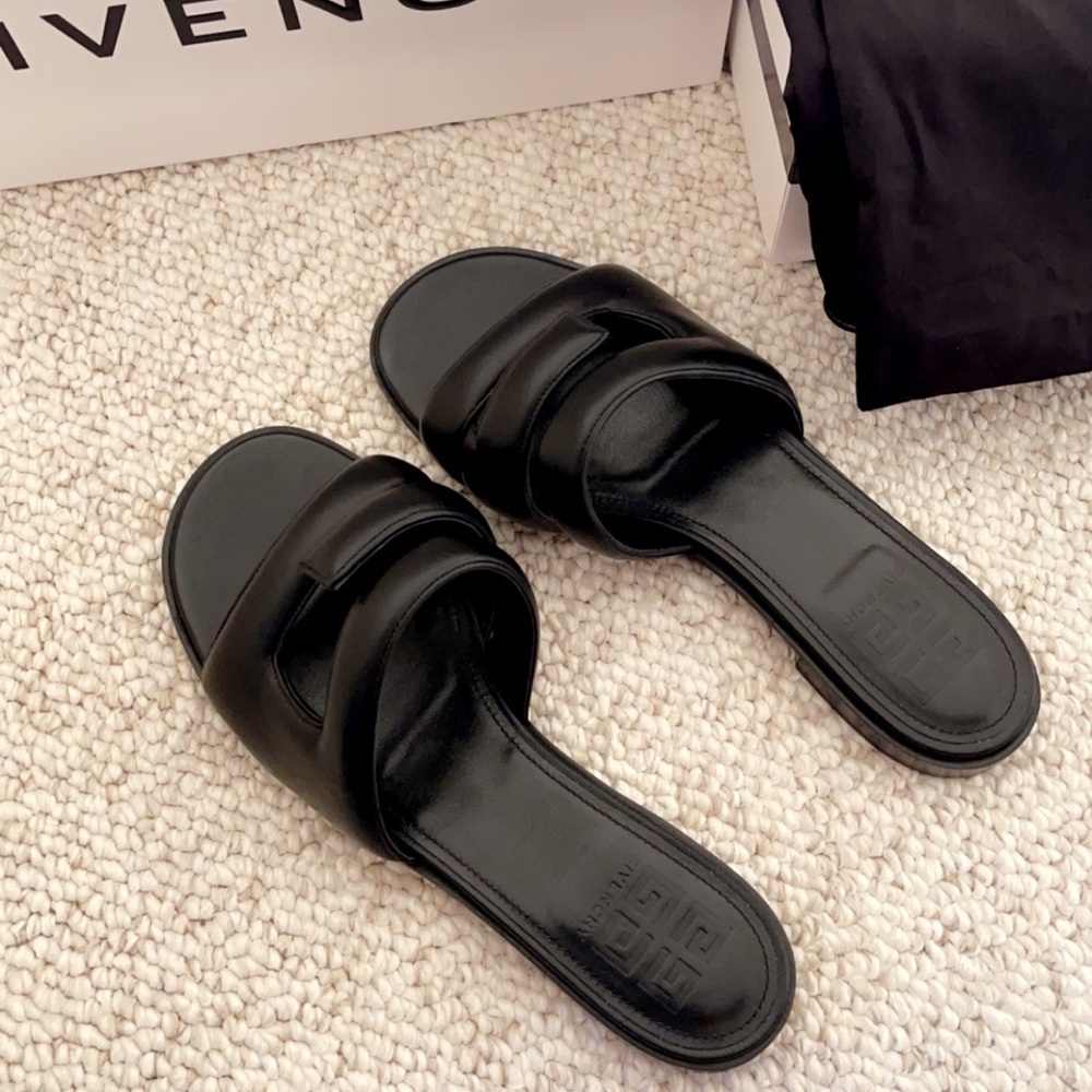 GIVENCHY G Authentic sandals in leather.